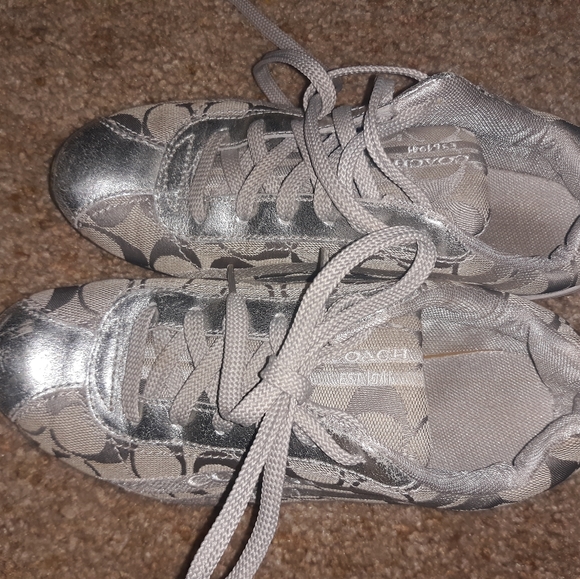 Coach shoes size 6 - Picture 3 of 3